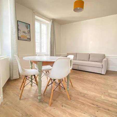 Bro' Flat Au Calme Centre Apartment *