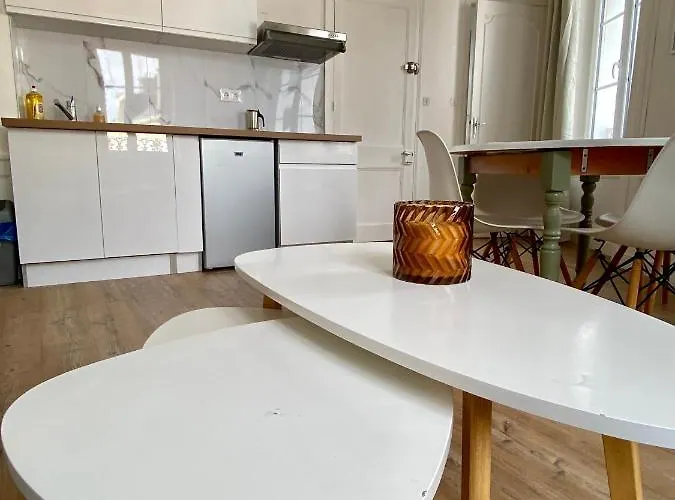 Bro' Flat Au Calme Centre *